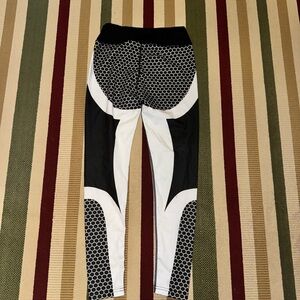 Black and White Geometric Leggings